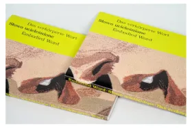 Dwa egzemplarze książki zatytułowanej „Das verkörperte Wort / Słowo ucieleśnione / Embodied Word” z okładką o abstrakcyjnym wzorze.