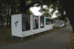 Plenerowa wystawa współczesnej fotografii