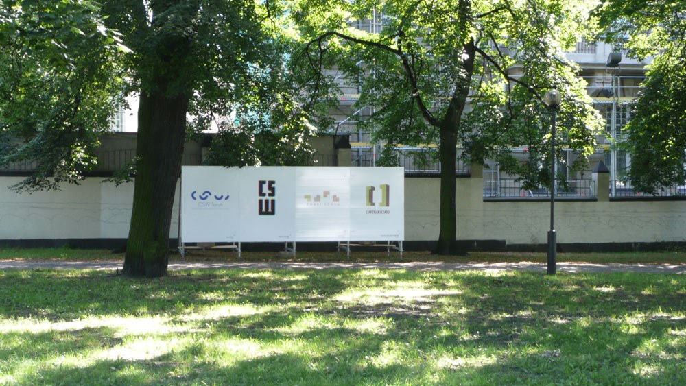 Pokonkursowa plenerowa wystawa logotypów dla CSW - wystawa