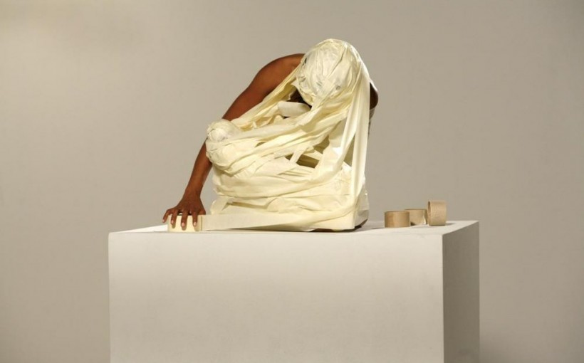 Lerato Shadi MMITLWA, HD-video projection with sound, 25'21'', 2010, courtesy - the artist