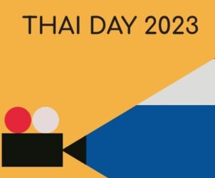 grafika jest żółto-niebiesko-czerwono-biała, przedstawia graficzną kamerę wyświetlającą snop światła w kolorach flagi Tajlandii. Na górze jest napis Thai Day 2023